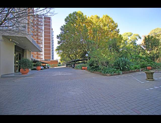 1 BEDROOM APARTMENT FOR SALE IN BEDFORD GARDENS